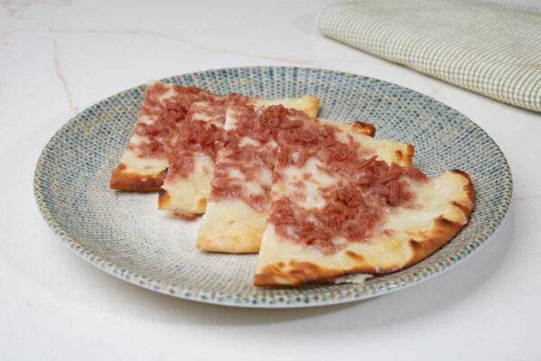 ⁦مرتديلا مع الجبنة⁩ - الصورة ⁦1⁩